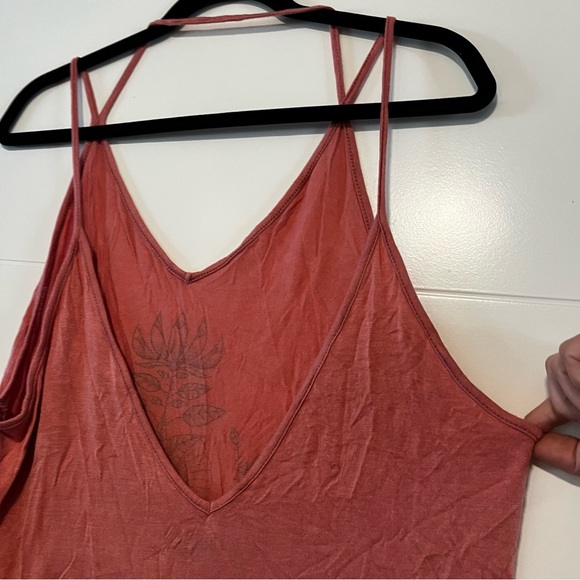Lira | Graphic Tank Top - Picture 10 of 13